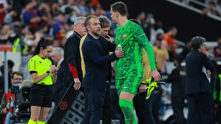 Barcelona coach doesn't like goalkeeper controversy