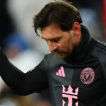 Referee asks Messi for his match jersey