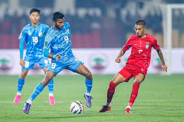 Bangladesh misses chances, draws against India