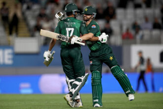 Pakistan stuns with 200 plus chase in 16 overs