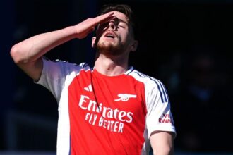 Arsenal drop points in Everton draw