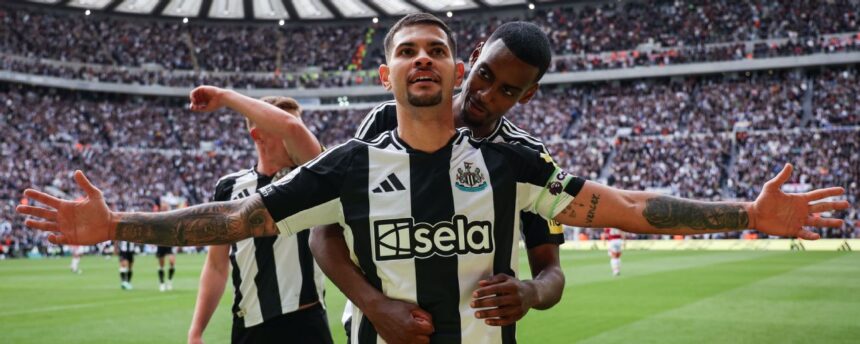 Newcastle dominate United, move into top four