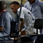 Neymar leaves the field in tears again
