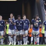 Man United dominates to reach final