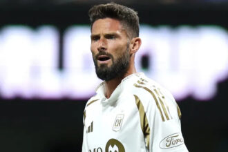 Giroud returns to French football after 13 years