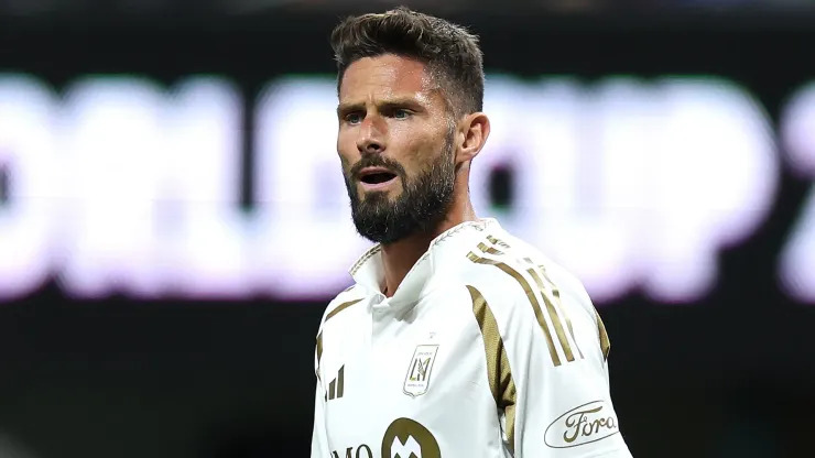 Giroud returns to French football after 13 years
