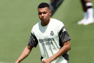 Mbappé returns to training but will miss the match