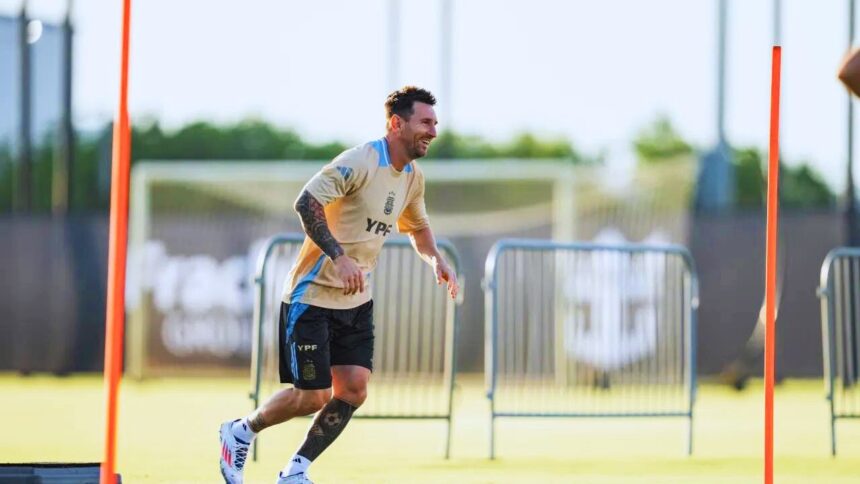 Messi returns to Argentina training after seven months
