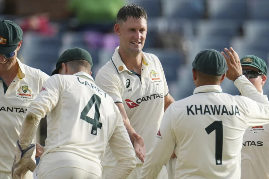 Australia leads after a day of 15 wickets