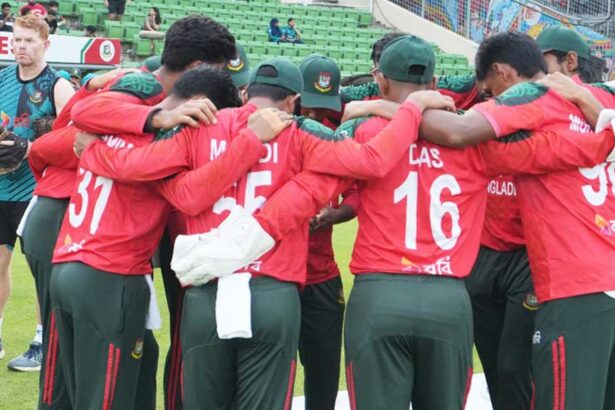 Bangladesh battle with heavy hearts on the field