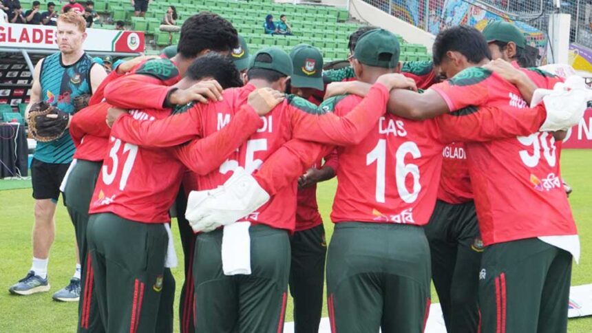 Bangladesh battle with heavy hearts on the field