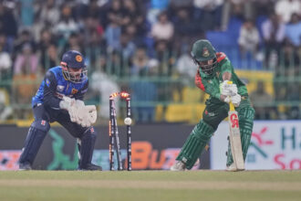 Bangladesh collapse after losing 7 for just 5 runs
