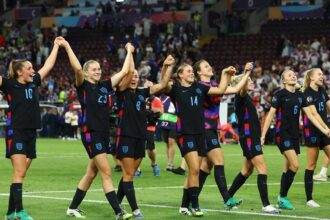 England reach final after stunning comeback