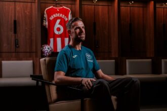 Henderson completes move to Brentford