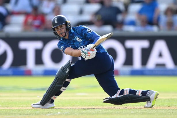 Sciver-Brunt returns to the top, Mandhana slips