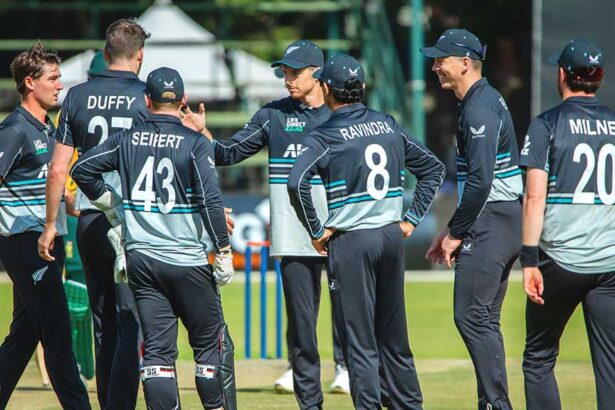 Tri-series win for New Zealand by seven wickets