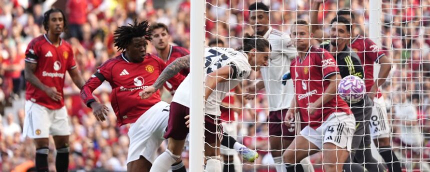 Arsenal beat Man United to open season in style