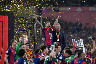 Flick surprised by Martínez leaving Barcelona