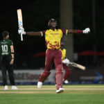 Holder the hero with last-ball boundary