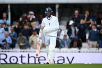 Woakes chooses rehab risk over surgery for Ashes