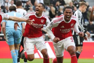 Arsenal seal dramatic win with two late goals