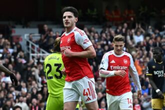 Arsenal ease to comfortable win
