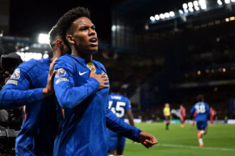 Estevão’s late goal seals Chelsea win over Liverpool