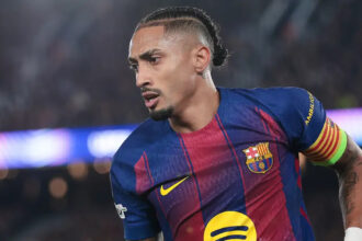 Barcelona finishes the year with Rafinha and Yamal goals