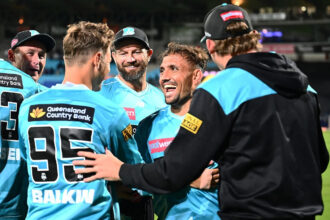 Hobart Hurricanes suffer shocking defeat after collapse