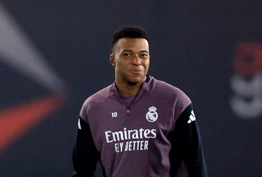 Mbappé returns to the starting XI