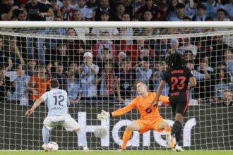 Celta hold off 10-man Barcelona with two late goals