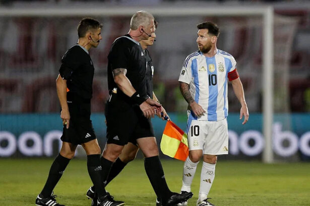 Messi pointed his finger to warn the Brazilian referee