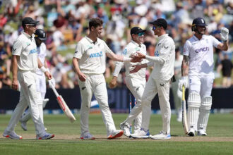 On a Day of New Zealand Dominance, Root Provides England’s Hope