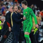 Barcelona coach doesn't like goalkeeper controversy