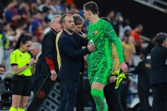 Barcelona coach doesn't like goalkeeper controversy