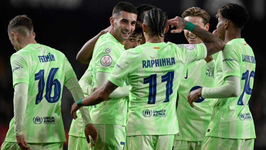 Barcelona dominate Valencia to reach semi-finals