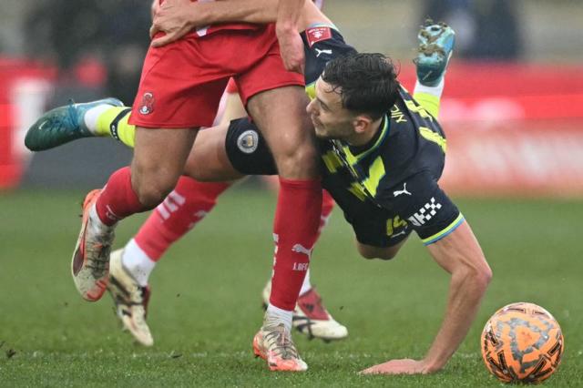 González injured on Man City debut