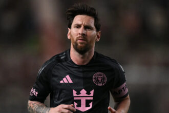 Messi rocks the field after the earthquake