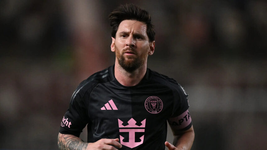 Messi rocks the field after the earthquake