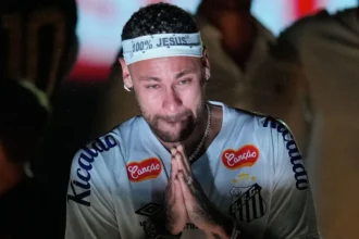 Neymar Jr gets emotional on Santos return