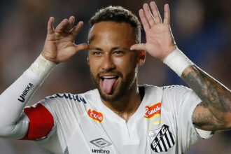 Neymar scores a goal after 502 days