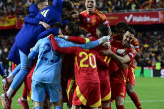 Spain beat Netherlands to reach semifinals