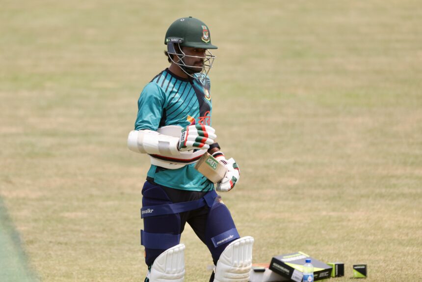 Bangladesh fight to save series in Chittagong