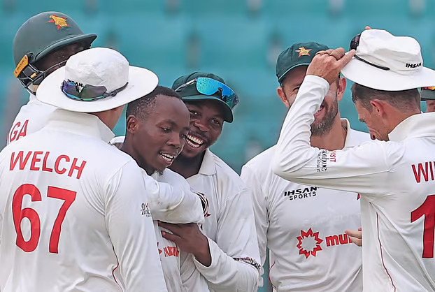 Bangladesh's batting collapses late in the day