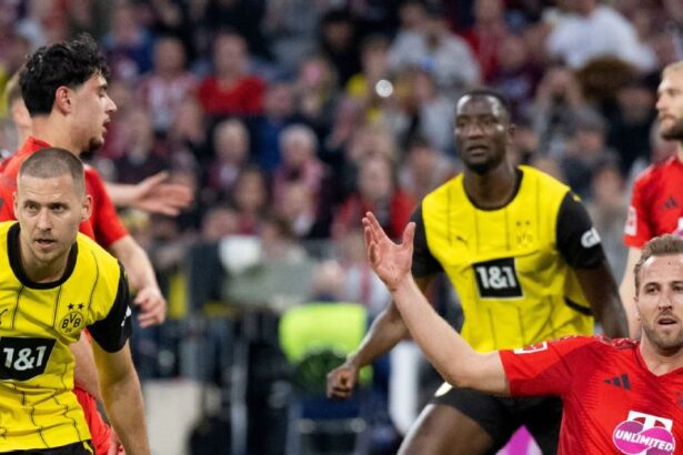 Borussia Dortmund battle to draw vs Bayern