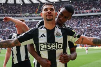 Newcastle dominate United, move into top four