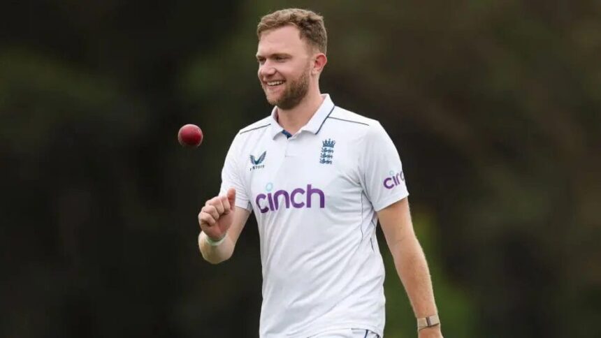 Cook back in England test squad with 318 wickets