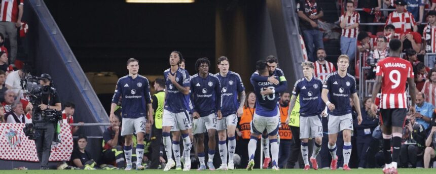 Man United dominates to reach final