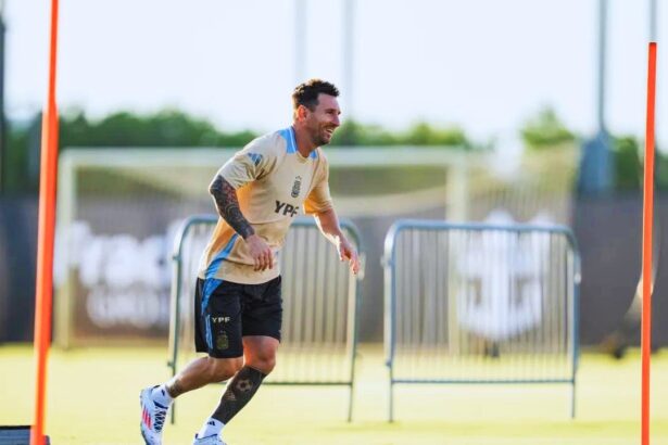 Messi returns to Argentina training after seven months