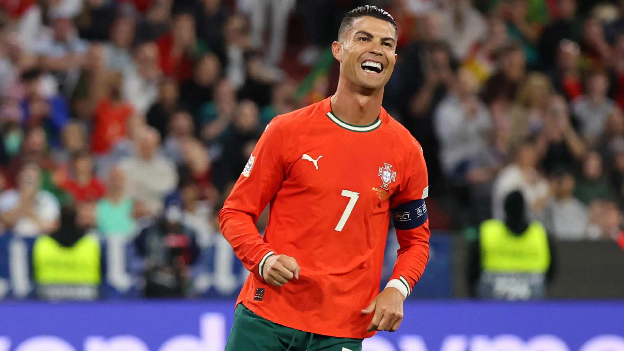 রোনালদো রেকর্ড করে ইতিহাসে নাম লিখালেন